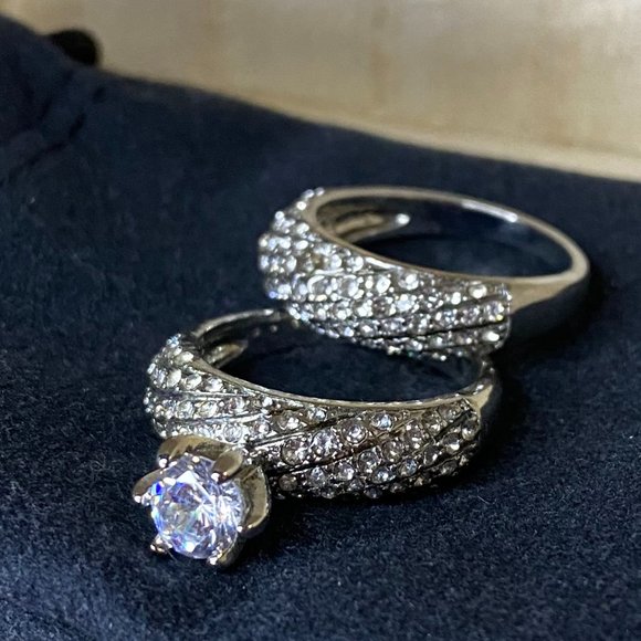 Wedding Set - Picture 2 of 3